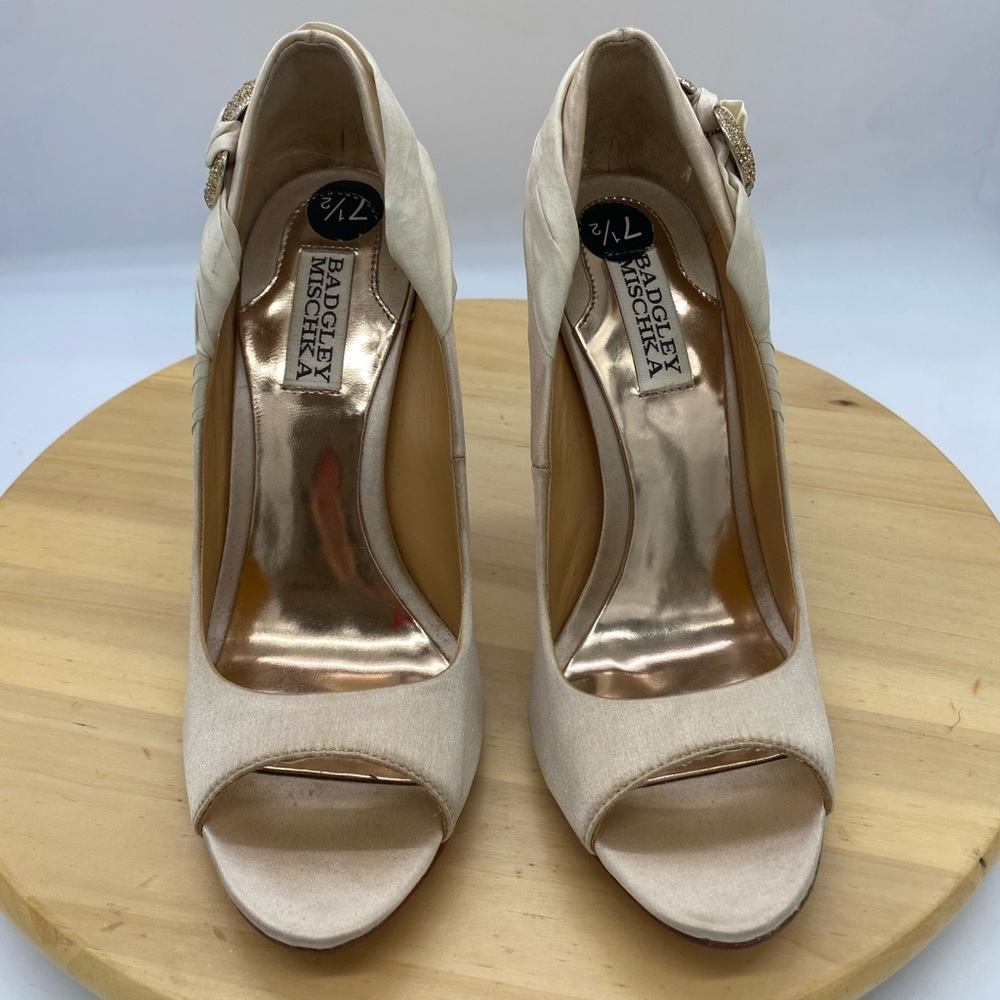 Badgley Mischka heels. (7.5)